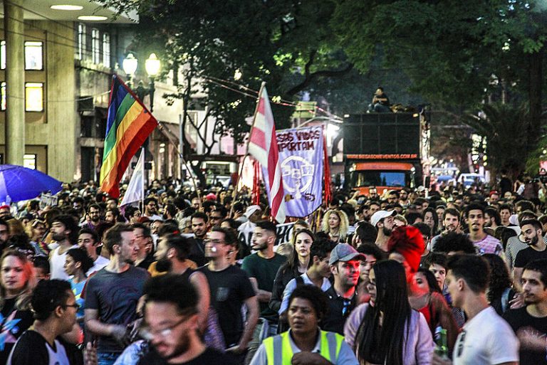 1ª Marcha do Orgulho Trans reúne milhares de pessoas no Largo do Arouche em São Paulo