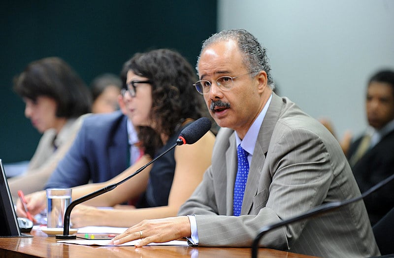 A proposta é conhecida popularmente como “Caixa-Preta”, uma vez que garante o sigilo de informações dos doadores para campanhas políticas