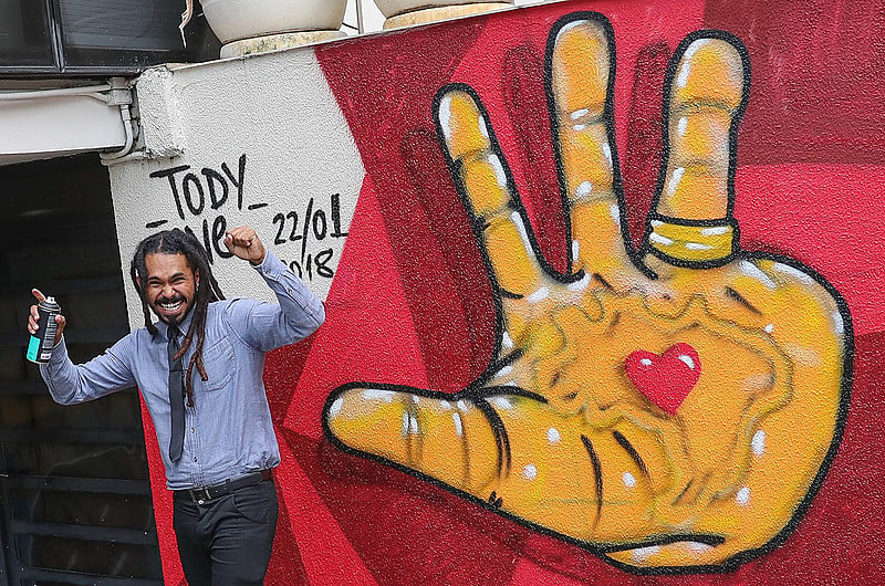 Artista visual Tody One renovou a fachada do Instituto Lula, em São Paulo, no início de 2018