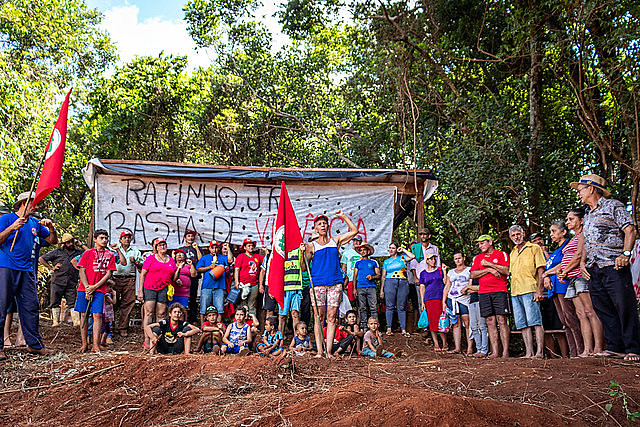 Paraná state government is threatening to evict more than 200 families, impacting the livelihoods of around 800 people