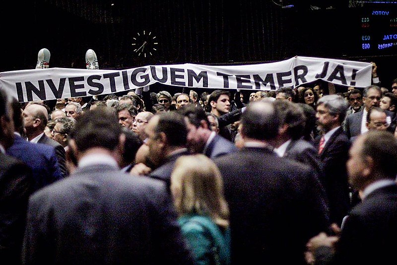 Votação foi tumultuada, com pelo menos três episódios de agressões entre deputados