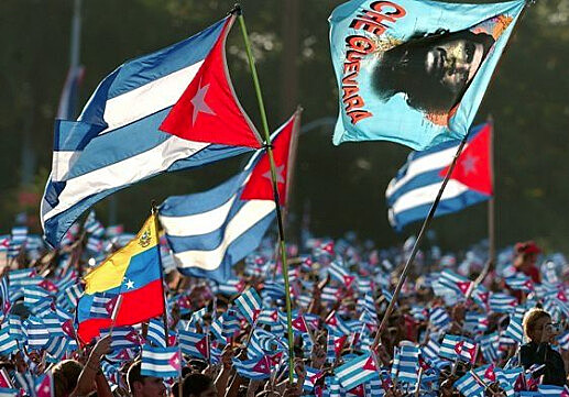 Cubanos celebram aniversário da revolução
