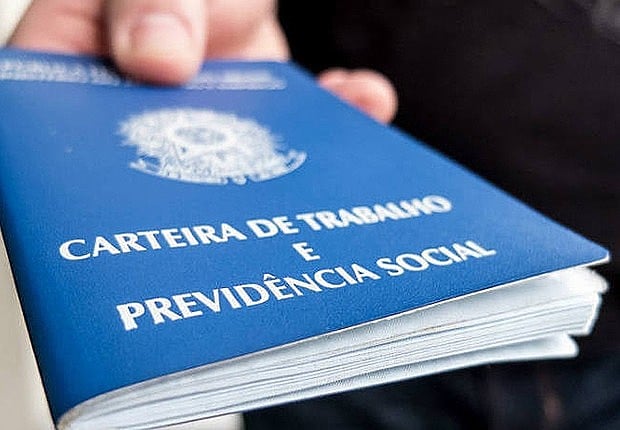 O texto da MP diz que o trabalho aos domingos e feriados precisa ser autorizado por convenção coletiva