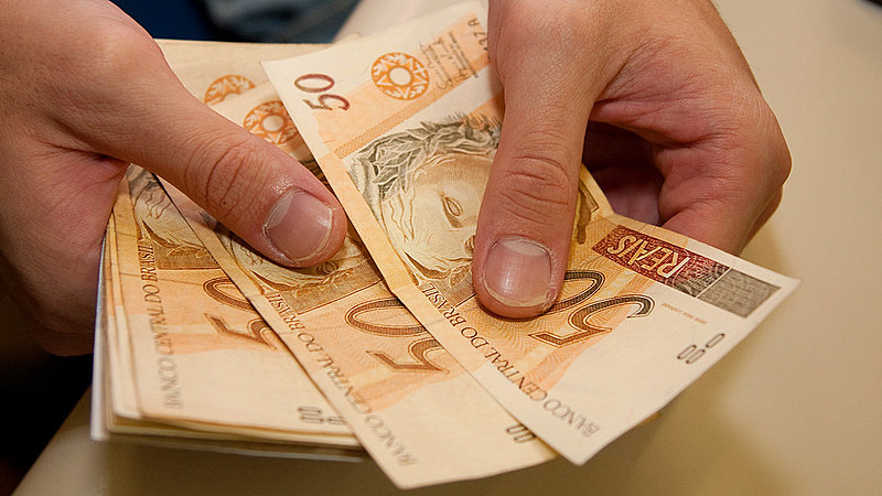 Com reajuste abaixo do aprovado pelo Congresso, salário mínimo não corresponde às necessidades básicas dos trabalhadores brasileiros