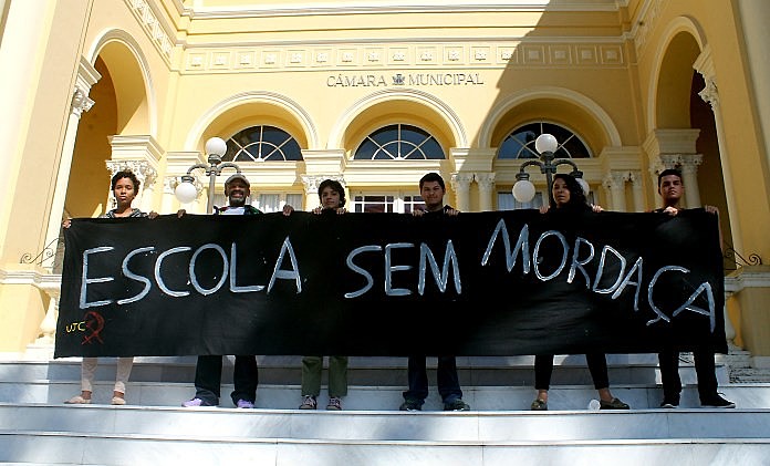 Representantes de entidades em protesto contra o projeto Escola Sem Partido na Câmara.