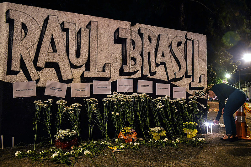 No mesmo dia em que 10 estudantes de ensino médio e funcionários de uma escola em Suzano, em São Paulo, eram assassinados em uma chacina no