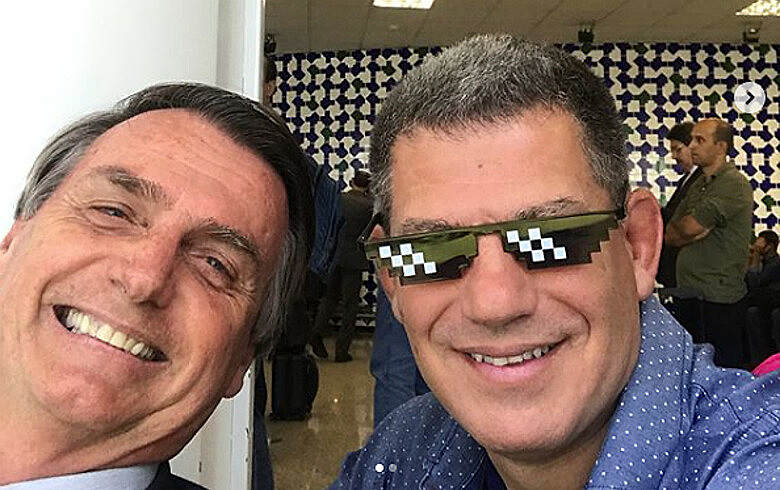 Desmentido pelo filho de Bolsonaro, ministro Bebbiano corre o risco de ser rifado do governo
