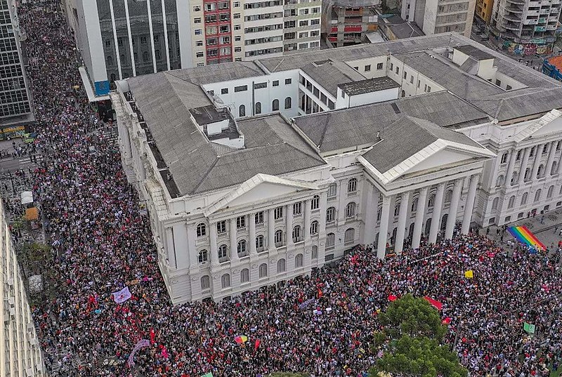 Ato "Ele Não" no centro de Curitiba à época das eleições