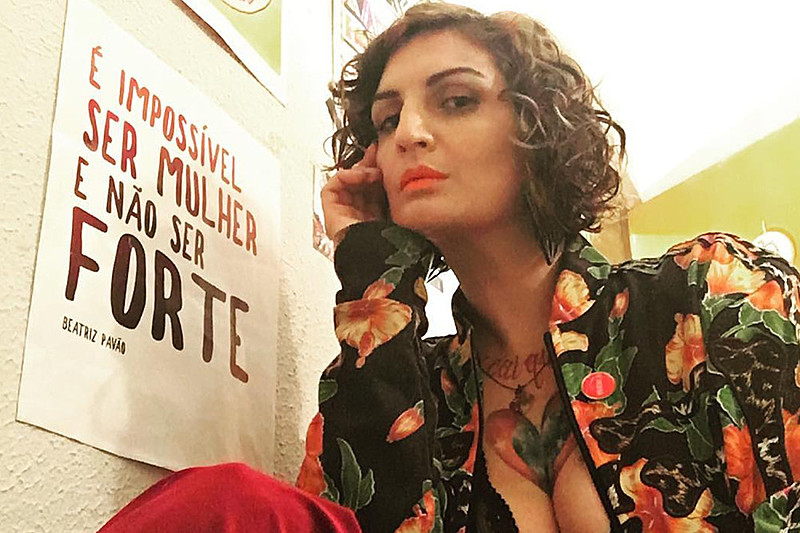 Escritora e feminista, Clara ressalta a importância de que mulheres que sofreram abuso denunciem