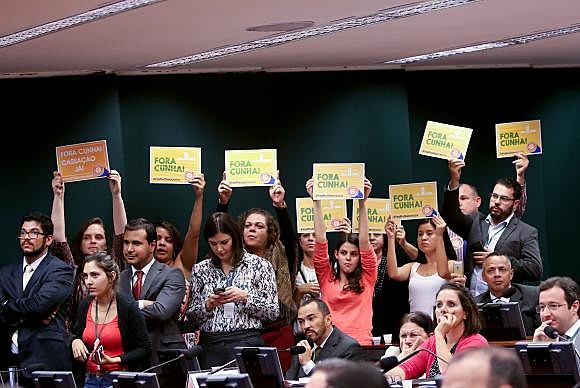 Gritos contra Eduardo Cunha foram entoados por manifestantes presentes na sessão