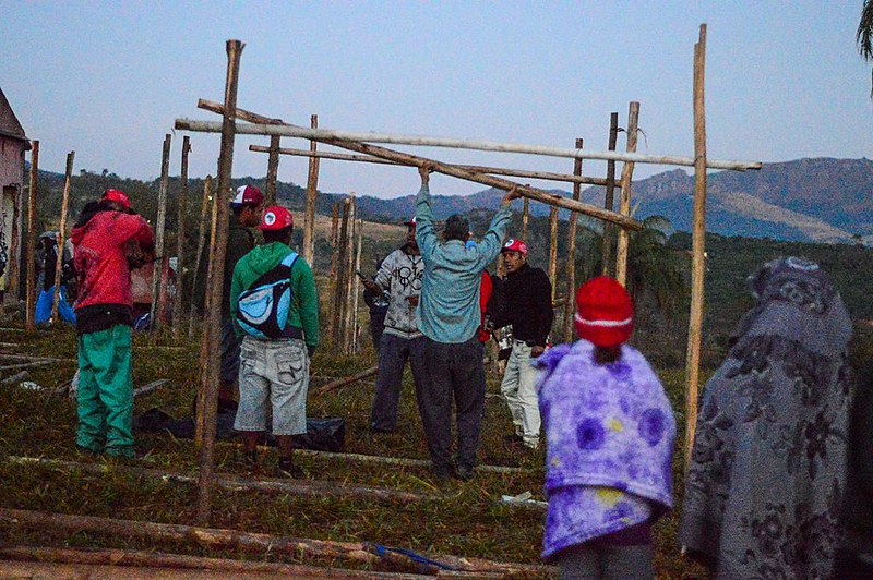 Ocupação nas terras de Eike também é um protesto contra a mineração exploratória no Brasil