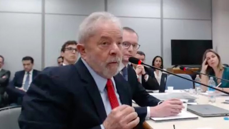 Ex-presidente Lula durante depoimento a então juíza da 13ª Vara Federal do Paraná, Gabriela Hardt, sobre caso do ''Sítio de Atibaia''.