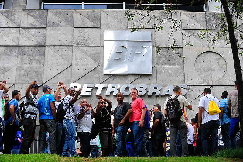 Petroleiros reivindicam melhores condições também para os terceirizados e denunciam as privatizações promovidas por Bolsonaro