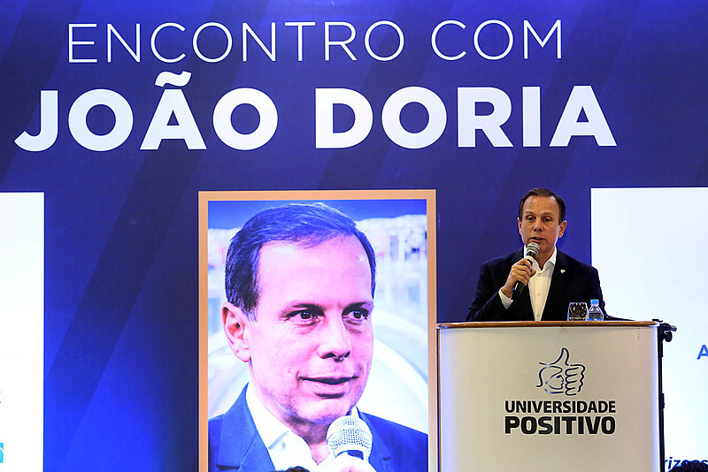 Desde que assumiu a prefeitura, João Dória Júnior passou mais de um mês longe do comando da maior cidade do país em viagens ao exterior