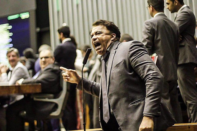 Wladimir Costa (SD-BA), foi um dos deputados que votaram sim pelo relatório da CCJ, que pedia a rejeição da denúncia