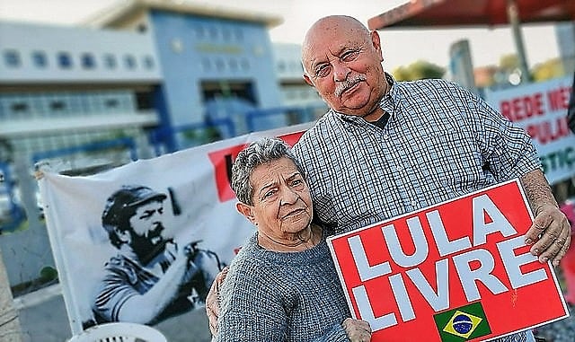 Frei Chico e Maria Baixinha, irmãos de Lula, durante visita ao ex-presidente em Curitiba
