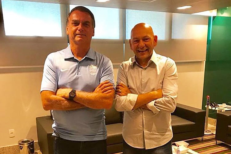 Bolsonaro e Luciano Hang, dono da Havan, que ajudou a financiar disparos em massa de mensagens durante eleições