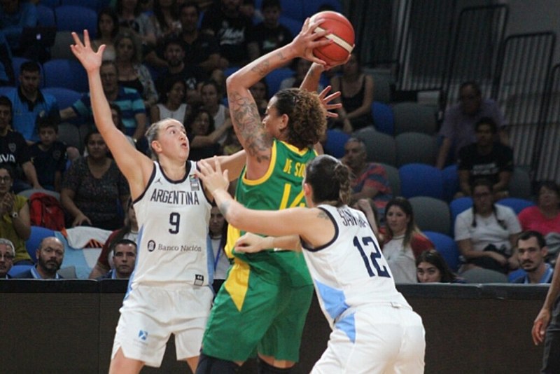 No jogo que deu a vaga, Brasil venceu a Argentina por 77 a 55