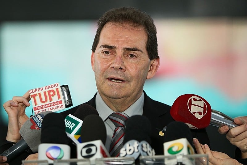 O deputado federal e presidente da Força Sindical, Paulo Pereira da Silva (Paulinho da Força), fala à imprensa após reunião com o presidente interino Michel Temer, no Planalto
