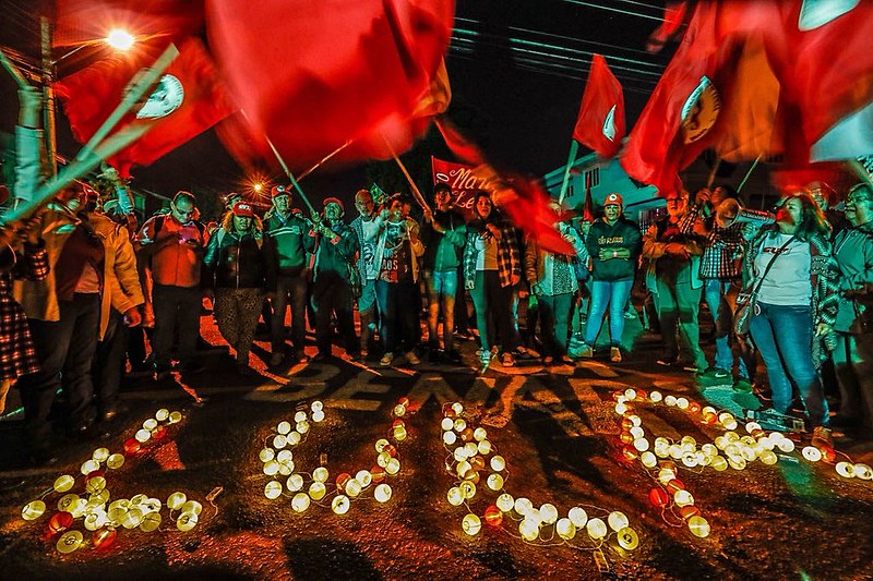 O objetivo do bazar é arrecadar fundos para o Acampamento Lula Livre em Curitiba
