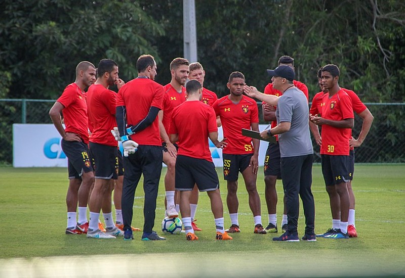 Eduardo Baptista precisa se apegar ao emocional e alimentar a esperança de permanência