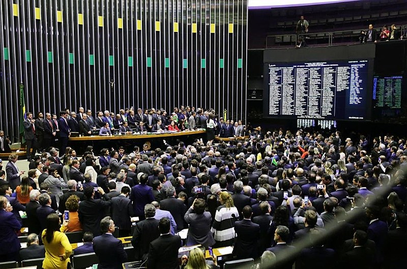 Com 379 votos favoráveis, Câmara aprova texto-base da Previdência