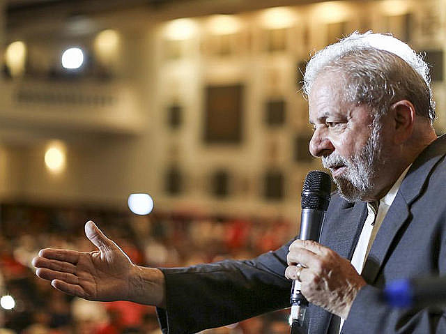 "No hay pruebas, pero el tribunal aceptó el pedido recurriendo a una mera consideración", critican abogados de Lula