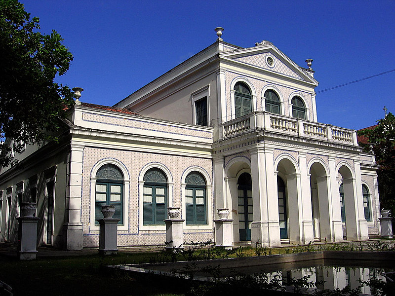 O museu funciona na antiga residência do barão português João José Rodrigues Mendes