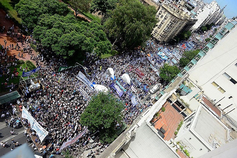 Marcha de professores no dia 6, em Buenos Aires, reuniu 50 mil pessoas segundo organizadores