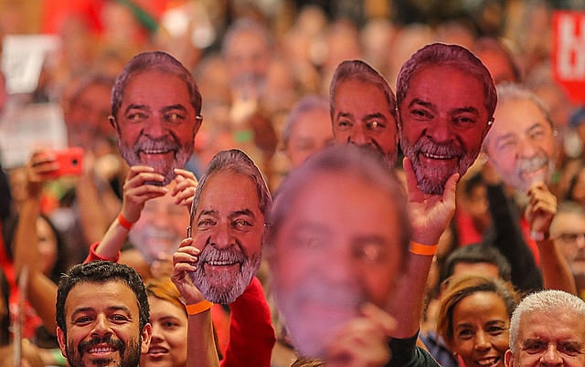 In solidarity with Lula, residents of the MST camp Dom Tomás Balduíno, in Quedas do Iguaçu (Paraná), wear masks of the former president