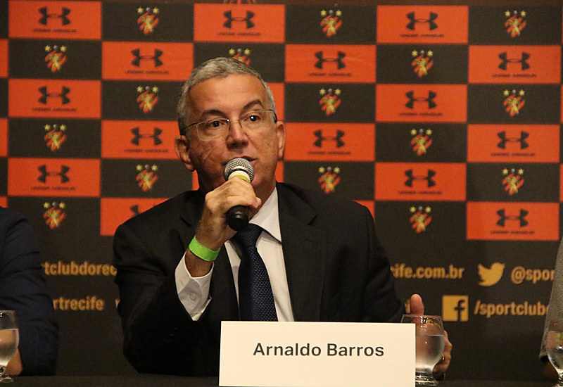 Arnaldo Barros em coletiva do Sport