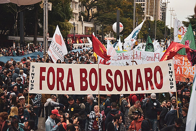 Manifestações respondem à declaração do líder do PSL na Câmara, Eduardo Bolsonaro, que defendeu a edição de um "novo AI-5"