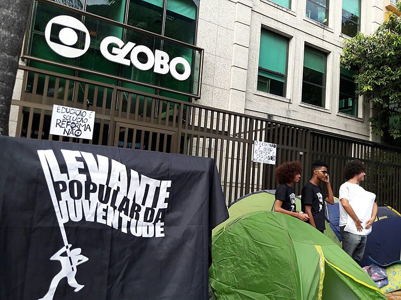 Ação faz parte das mobilizações que ocorrem esta sexta em todo o Brasil contra a reforma da Previdência e trabalhista.
