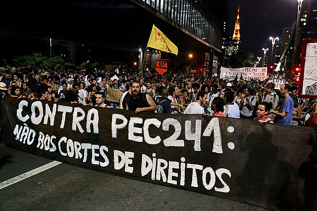Manifestación en contra la PEC 241, realizada en São Paulo, en la Avenida Paulista, el 17 de octubre