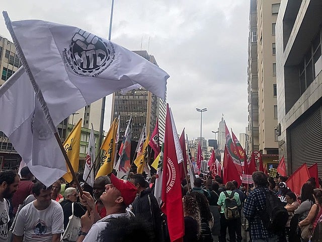 "Toda propriedade deveria cumprir sua função social até então, mas Bolsonaro e seus pares decretam guerra contra sociedade civil organizada"