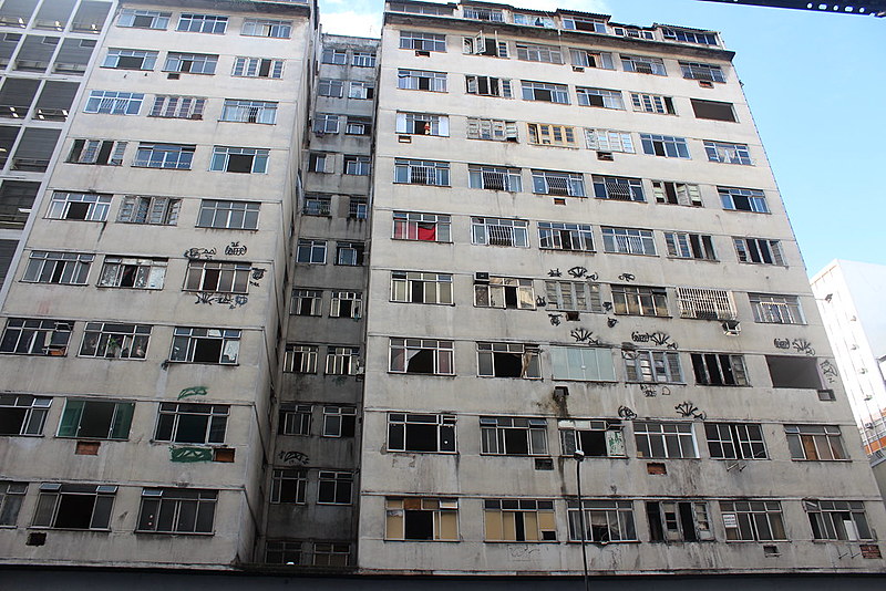 Edifício com 392 apartamentos e 13 lojas abrigava proprietários que moravam no local há mais de 40 anos, inquilinos e ocupantes