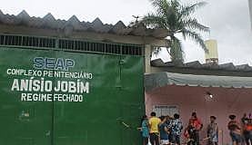 Entrada do Complexo Penitenciário Anísio Jobim, em Manaus