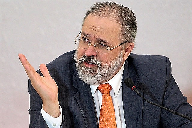 Augusto Aras tem perfil conservador e se alinha a Bolsonaro em várias qustões