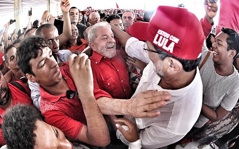 Ex-presidente planeja percorrer o país num esforço de reconstrução do partido