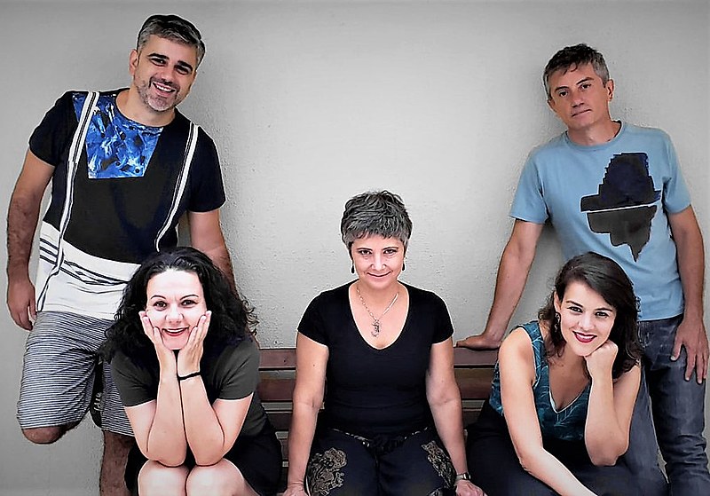 Grupo paranaense é conhecido pela ousadia e experimentação musical