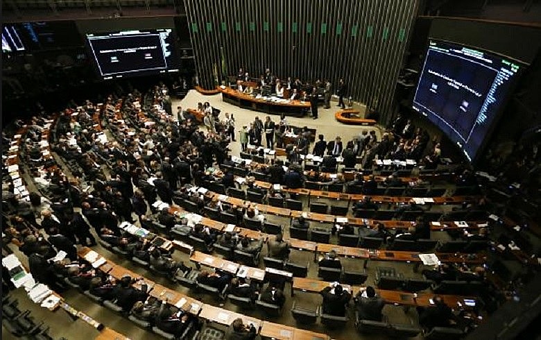 Lindbergh: mundo não gira em torno do parlamento – o cretinismo parlamentar – e as ruas são outro espaço de luta