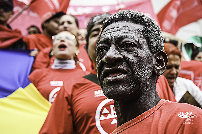 Tudo mostra que não será um governo estável a médio prazo. E cabe à população se organizar pela manutenção dos seus direitos. 