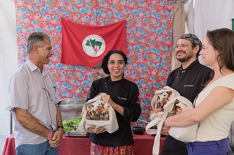 Tainá Marajoara visita a terceira edição da Feira Nacional da Reforma Agrária