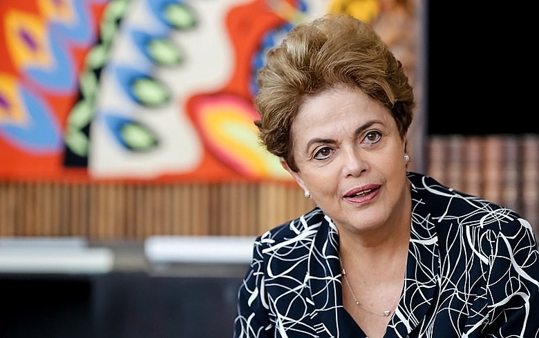 Dilma: 'Minhas mãos estão limpas e foram fortalecidas, ao longo da vida, pela militância a favor da democracia'