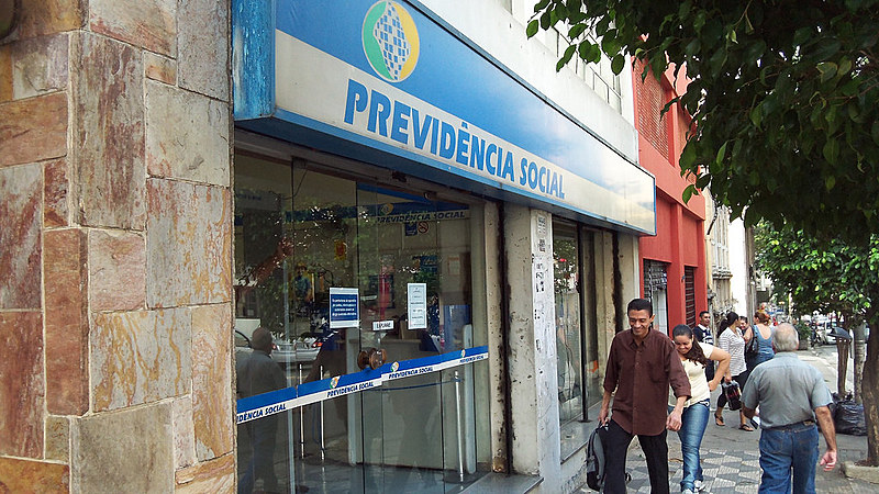 Antes mesmo de receber a primeira aposentadoria, instituições financeiras já enviavam propostas aos futuros beneficiários