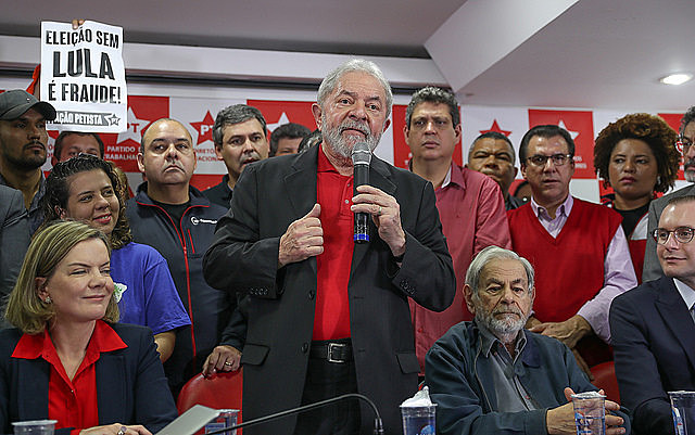 Después de la sentencia condenatoria anunciada ayer contra él, Lula hizo hoy un pronunciamiento en la sede del Partido de los Trabajadores