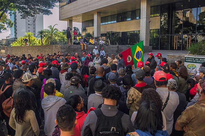 Militantes aguardaram decisão em frente ao TJMG