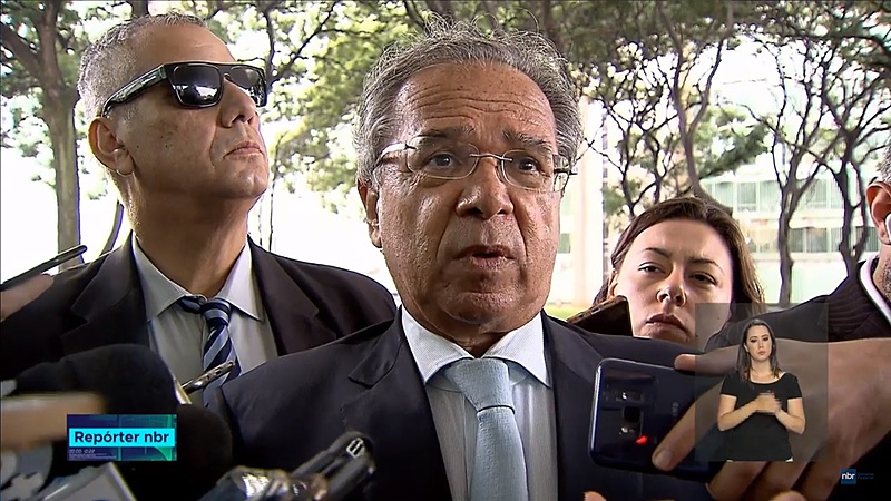 Ministro de Bolsonaro centralizará análise de novos pedidos e só irá abrir novas vagas em "casos excepcionais"