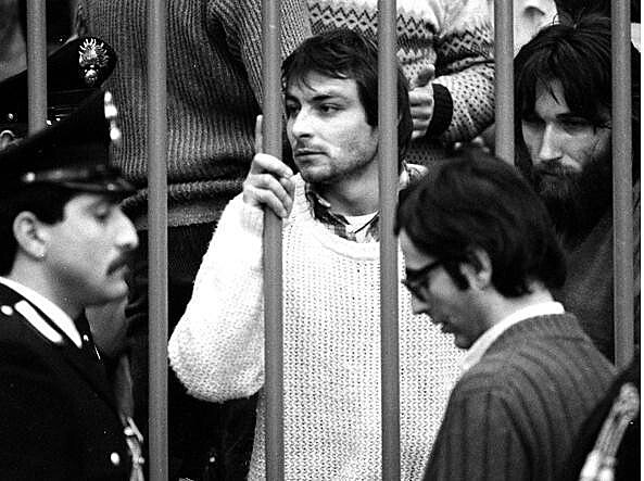 Cesare Battisti durante seu julgamento na Itália.