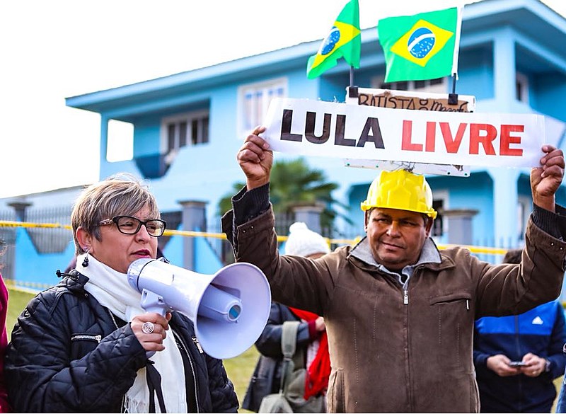 Apesar do alerta de geada e previsão de mínima de 6ºC em Curitiba, Vigília Lula Livre se mantém firme há 43 dias em Curitiba